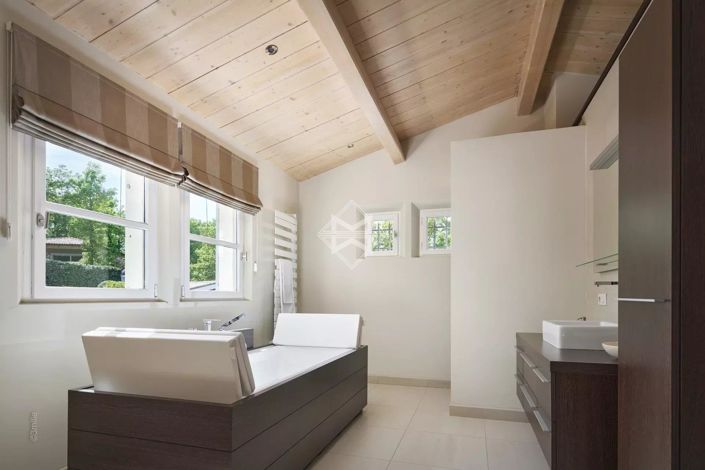 Image No.13-2 Bed House for sale