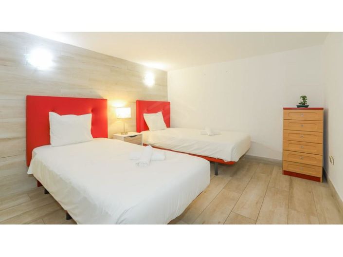 Image No.9-5 Bed House for sale