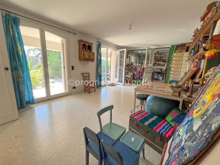 Image No.20-5 Bed House for sale