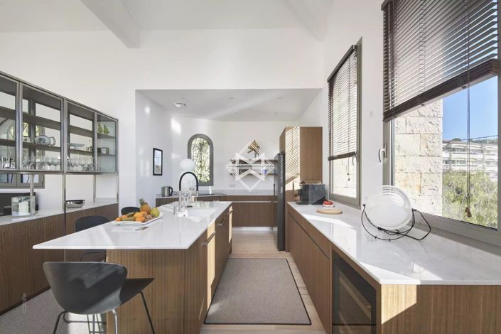 Image No.10-6 Bed House for sale