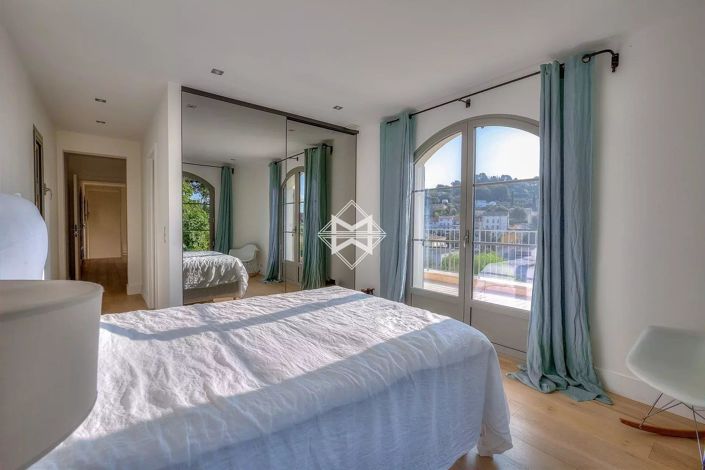 Image No.11-6 Bed House for sale