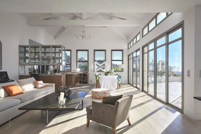 Image No.5-6 Bed House for sale