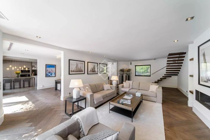 Image No.5-5 Bed House for sale