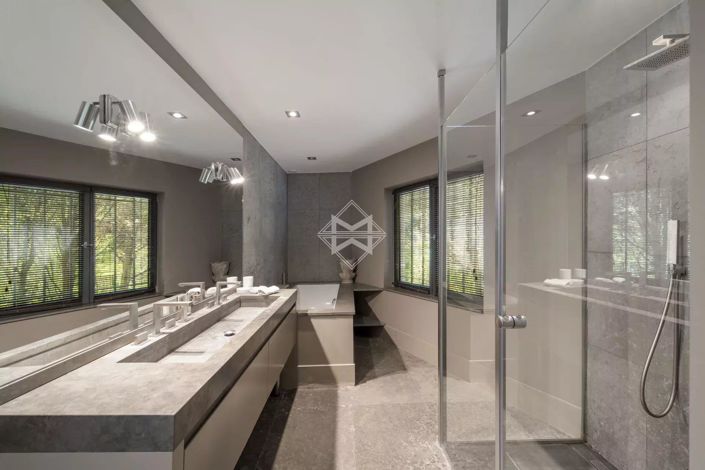 Image No.9-5 Bed House for sale