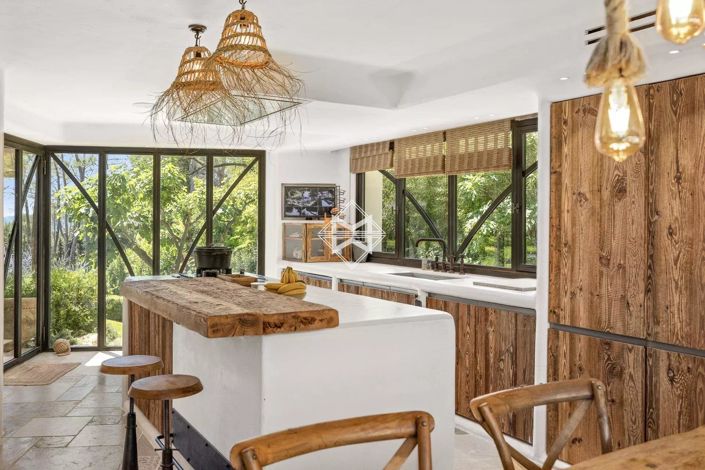 Image No.4-6 Bed House for sale