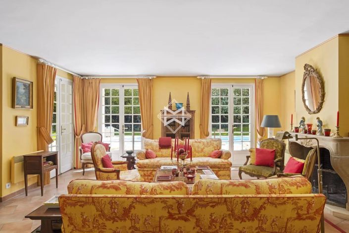 Image No.10-5 Bed House for sale