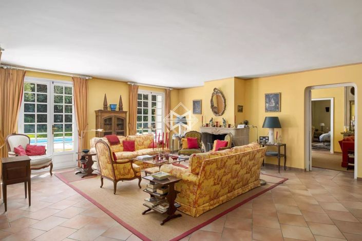 Image No.6-5 Bed House for sale