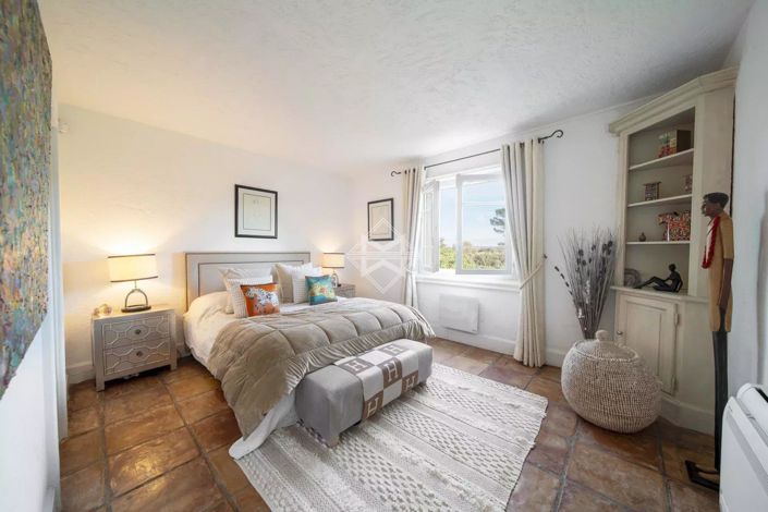 Image No.15-6 Bed House for sale