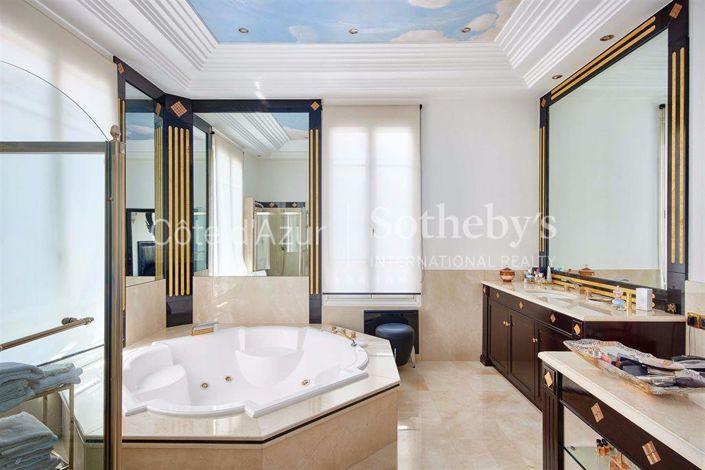 Image No.10-Propriété de 6 chambres à vendre à Cannes