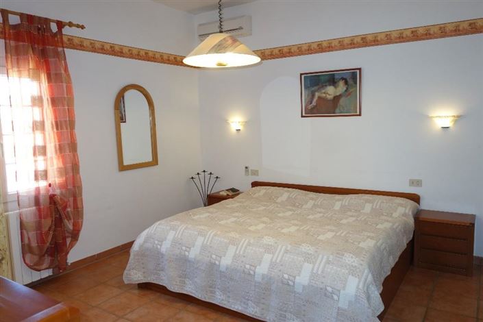 Image No.13-3 Bed Property for sale