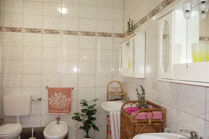 Image No.14-3 Bed Property for sale