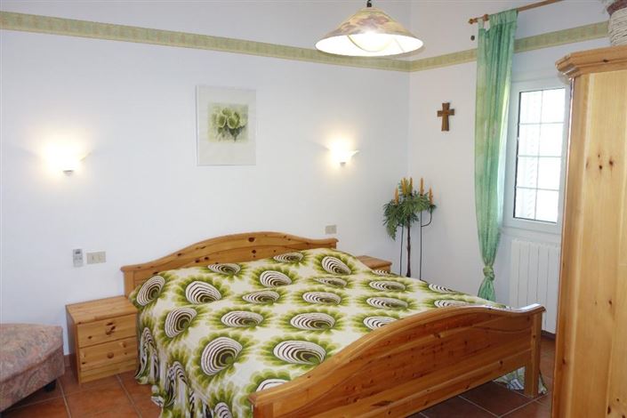 Image No.17-3 Bed Property for sale