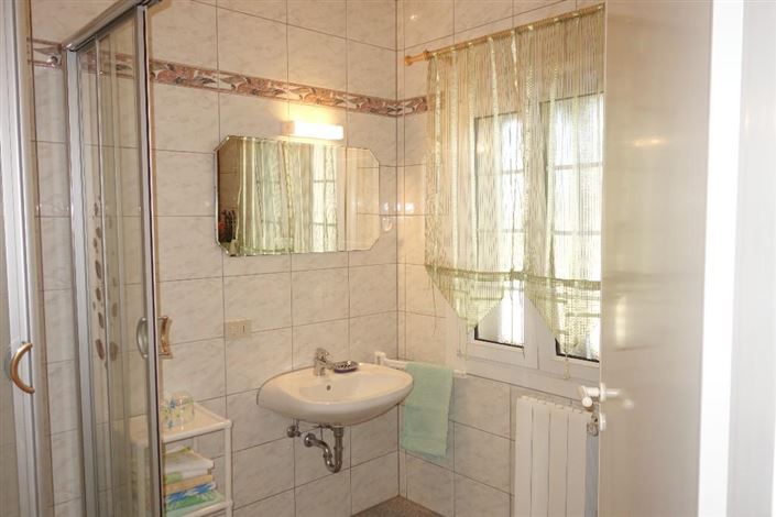 Image No.19-3 Bed Property for sale