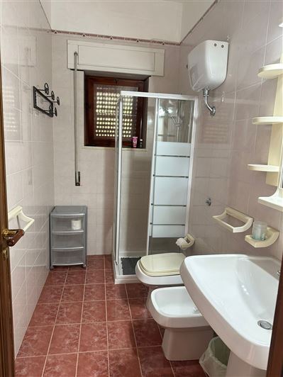 Image No.18-4 Bed Property for sale