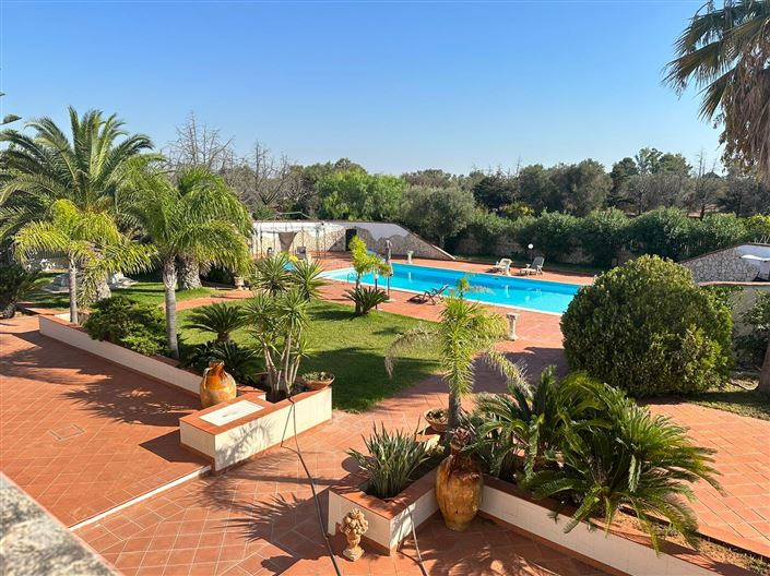 Image No.25-4 Bed Property for sale