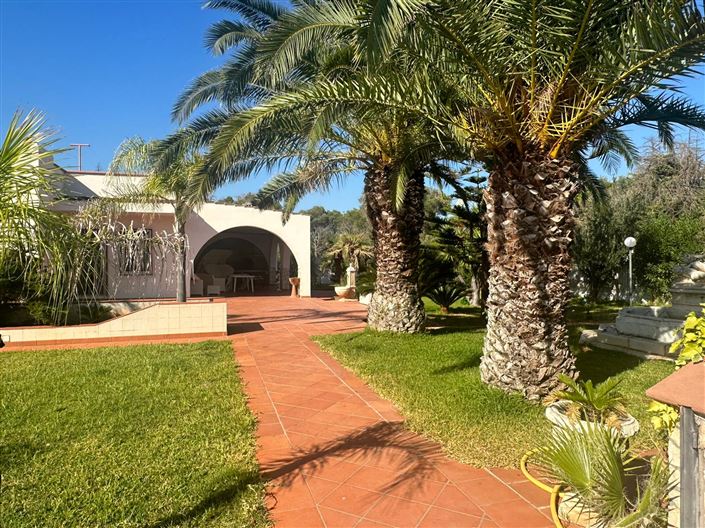 Image No.30-4 Bed Property for sale