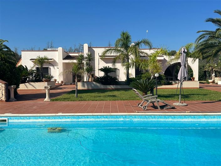 Image No.4-4 Bed Property for sale