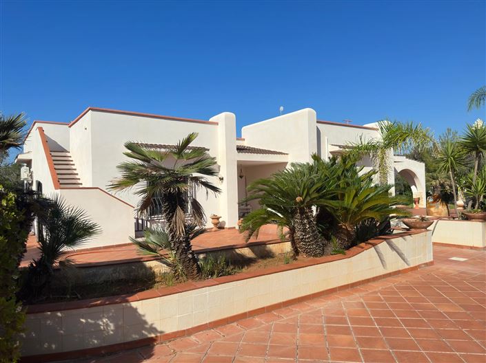 Image No.7-4 Bed Property for sale