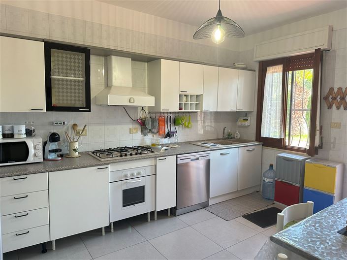 Image No.9-4 Bed Property for sale