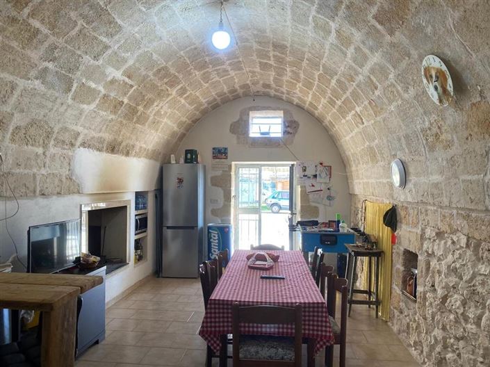 Image No.17-5 Bed Property for sale