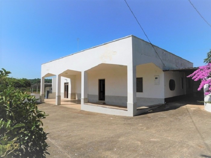 Image No.3-Villa de 3 chambres à vendre à Ceglie Messapica