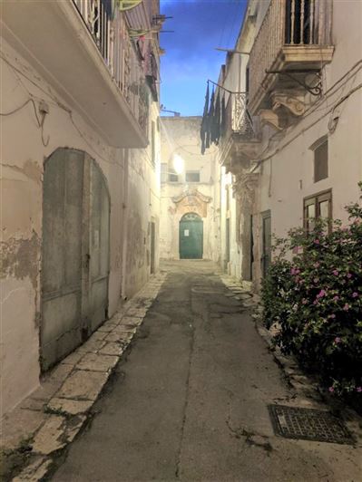 Image No.17-2 Bed Property for sale