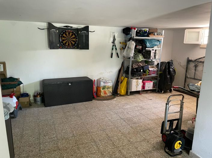 Image No.17-3 Bed Property for sale