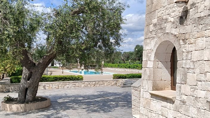 Image No.14-6 Bed Property for sale