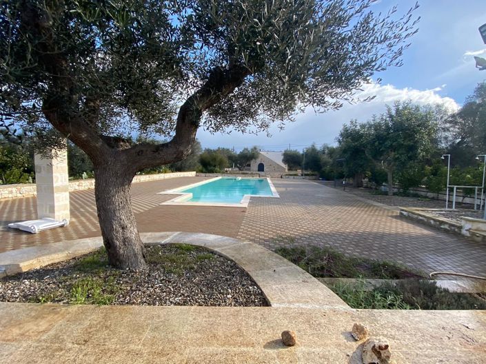 Image No.15-6 Bed Property for sale