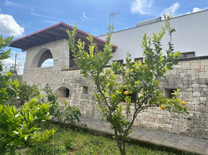 Image No.19-6 Bed Property for sale