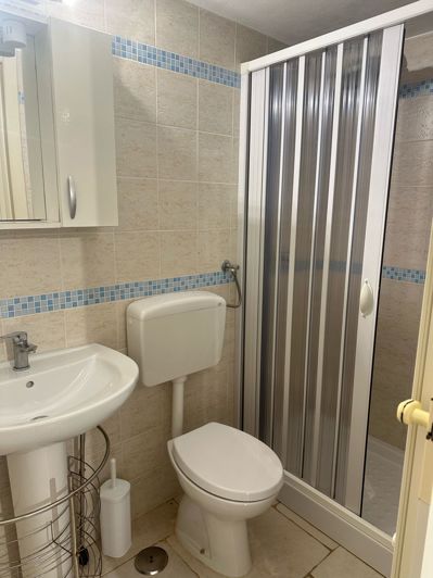 Image No.25-6 Bed Property for sale