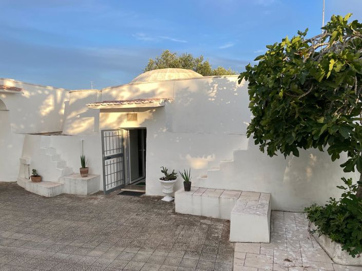 Image No.2-Ferme de 2 chambres à vendre à Ostuni