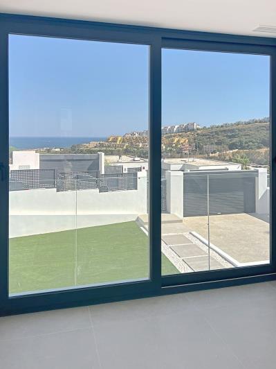 Image No.10-4 Bed Villa / Detached for sale