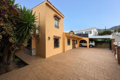 12-53013098fcab6c38b1379cd33298e050