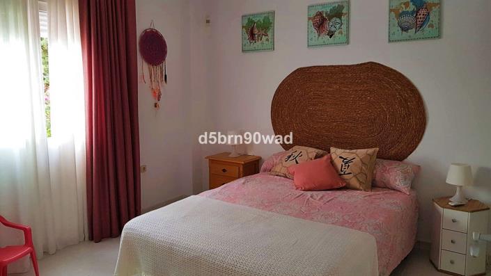 Image No.12-3 Bed Villa / Detached for sale