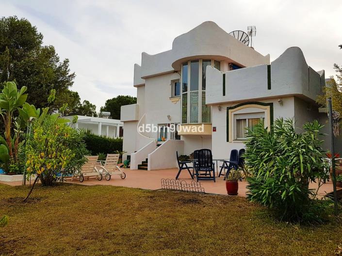 Image No.17-3 Bed Villa / Detached for sale