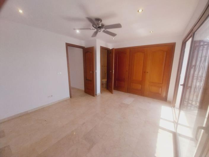 Image No.10-4 Bed Townhouse for sale