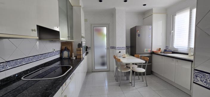 Image No.18-4 Bed Apartment for sale