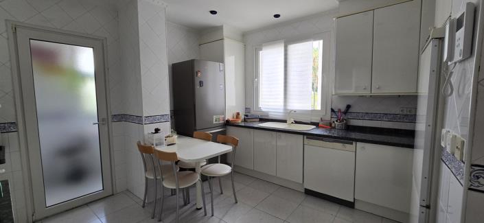 Image No.19-4 Bed Apartment for sale