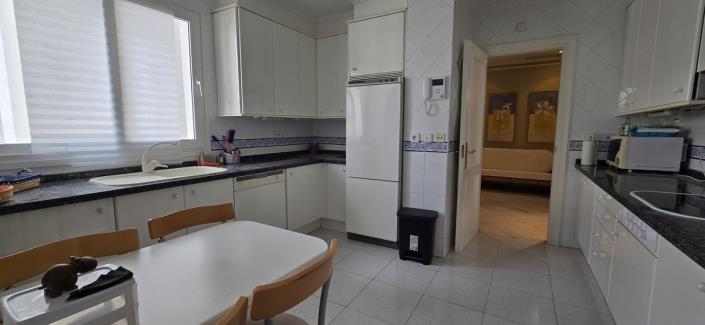 Image No.20-4 Bed Apartment for sale