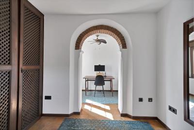 12-9d2414e6554ff283a7dbb3894364f2bd