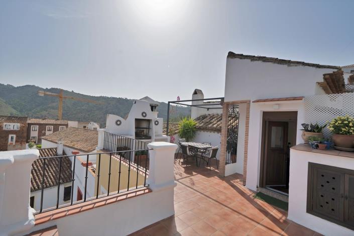 Image No.17-3 Bed Townhouse for sale