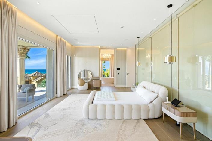 Image No.2-7 Bed Villa for sale