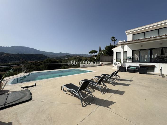 Image No.2-4 Bed Villa / Detached for sale