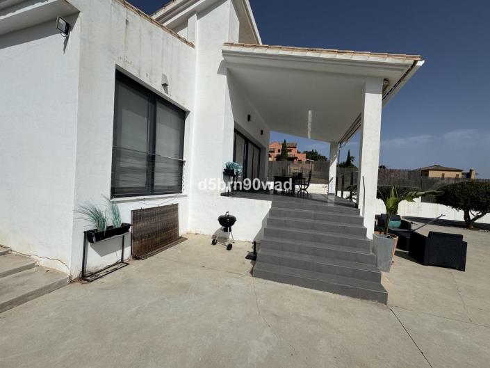 Image No.4-4 Bed Villa / Detached for sale
