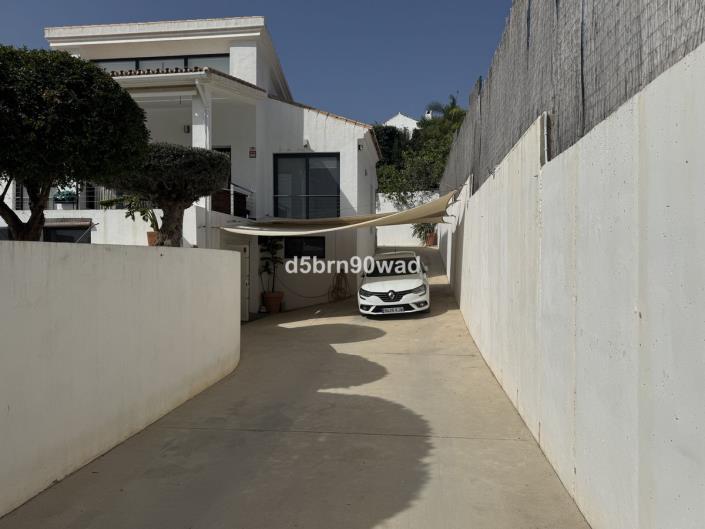 Image No.12-4 Bed Villa / Detached for sale