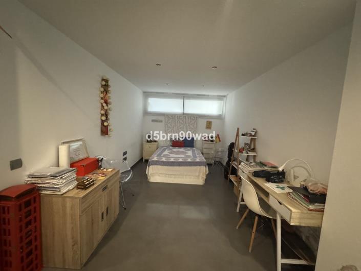 Image No.24-4 Bed Villa / Detached for sale