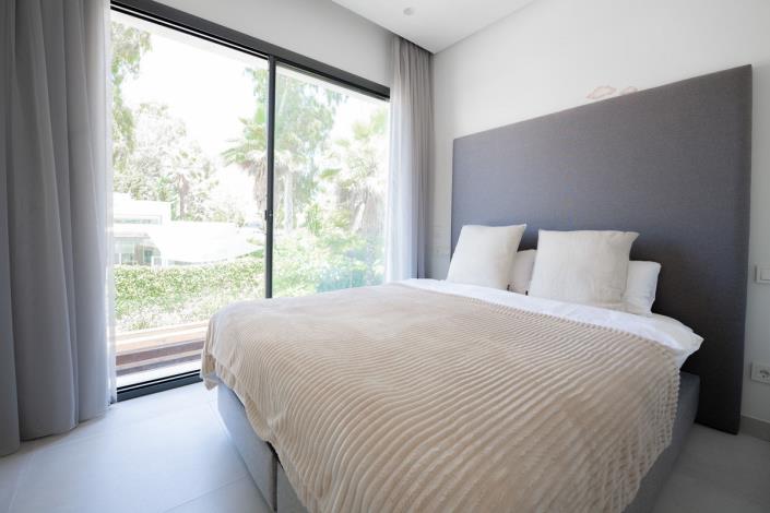 Image No.18-4 Bed Villa / Detached for sale