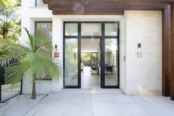 Image No.35-4 Bed Villa / Detached for sale