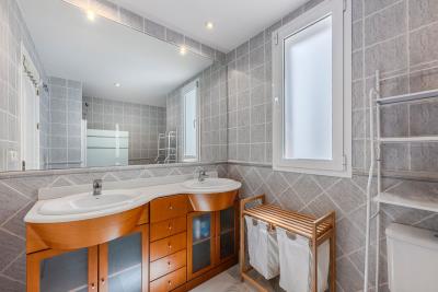 11-4d8aa6e612c0d8ce985b634e45aeea7a